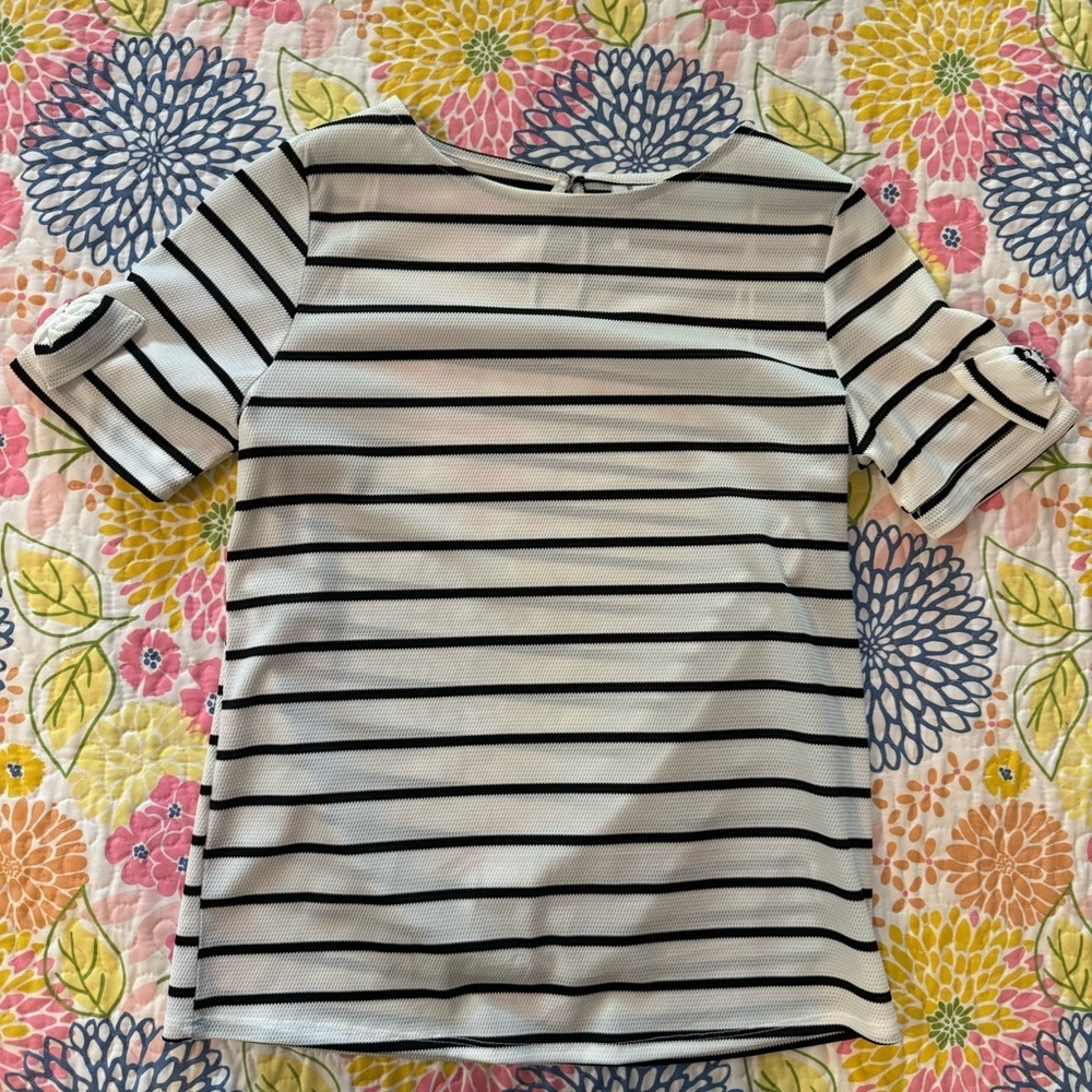 NWOT xs Elle short sleeve blouse